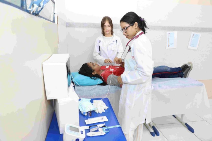 Feira de Profissões: Alunos do Ensino Fundamental apuram conhecimento sobre carreiras profissionais