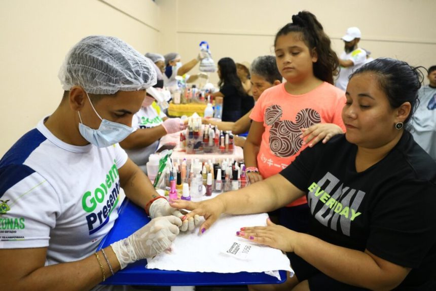 Governo Presente leva mais de 7,3 mil atendimentos à população da zona leste de Manaus
