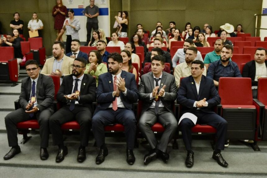 Polícia Civil realiza solenidade e empossa 19 novos policiais aprovados no concurso público