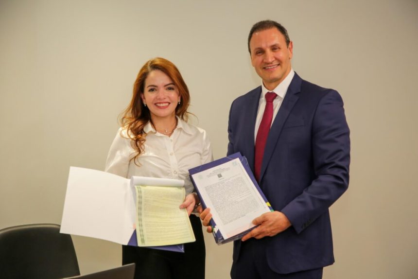 Sect recebe registros dos 100 primeiros títulos definitivos dos moradores do Conjunto Boas Novas, na zona norte