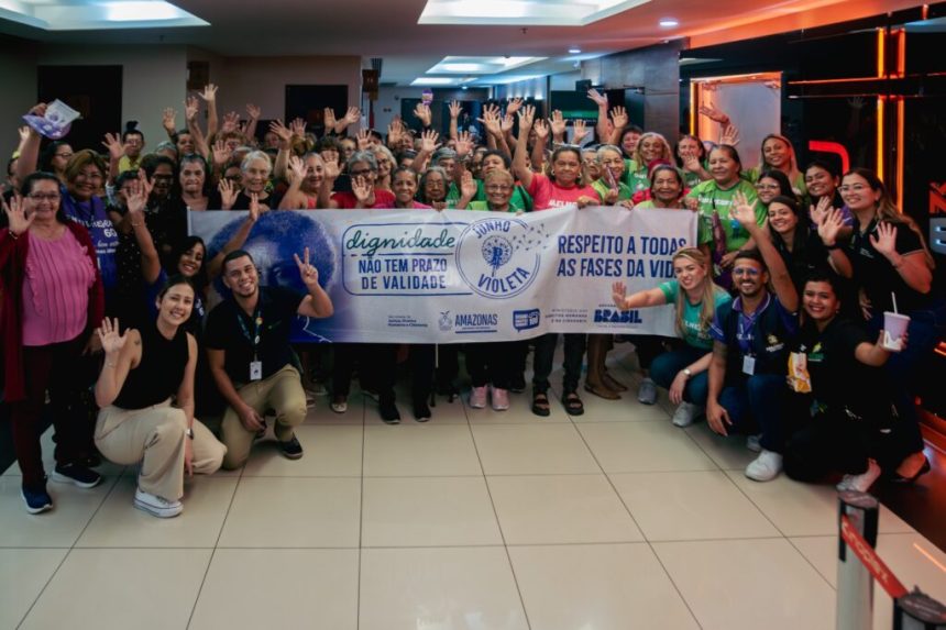Semana do Idoso: Sejusc proporciona manhã de cinema, pipoca e refrigerante para 150 idosos