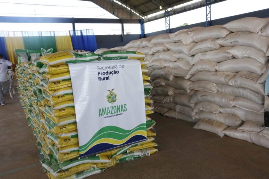 Governo do Amazonas adquire 300 toneladas de suplemento alimentar para atender rebanho de pecuaristas afetados pela estiagem