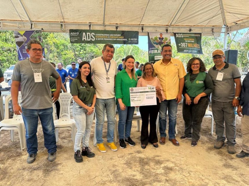 ADS presta serviços e distribui peixes em ação itinerante do Sistema Sepror em comunidade da AM=010