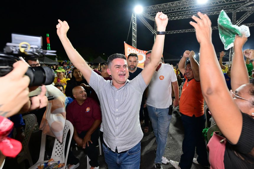 Em Manaus, David Almeida vence o 2º turno, confirma Quaest