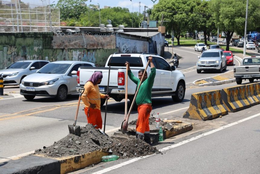 Prefeitura intensifica ações emergenciais de limpeza e desobstrução no viaduto da​s avenidas Darcy Vargas com Ephigênio Salles