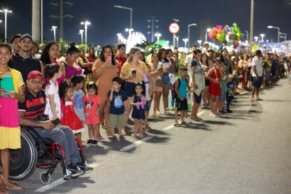 Mais de 10 mil pessoas prestigiam a primeira Parada Natalina de 2024 da prefeitura na zona Leste de Manaus 