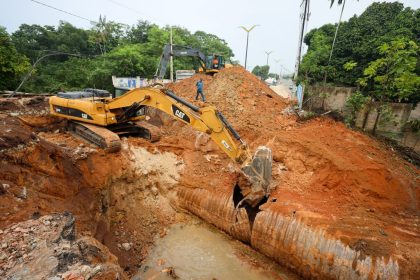 Obras da Prefeitura de Manaus para substituição de rede de drenagem são iniciadas na avenida Mário Ypiranga Monteiro