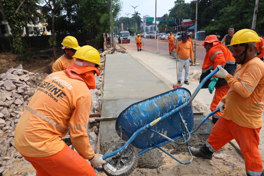 Prefeitura de Manaus realiza a reconstrução de 200 metros do passeio público na avenida Mário Ypiranga Monteiro 