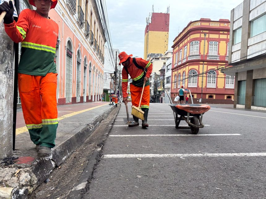 Prefeitura de Manaus intensifica manutenção e limpeza no Centro da cidade