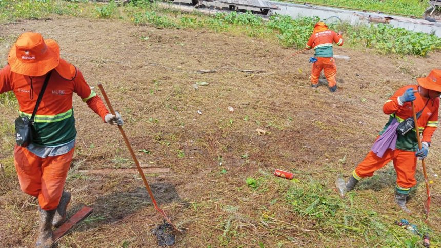 Prefeitura de Manaus realiza ação de limpeza na marina do Davi