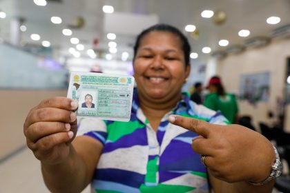 “Foi como abrir uma porta que dizia: ‘Você consegue’, diz beneficiária da CNH Social do Governo do Amazonas