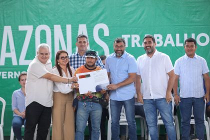 Em Manacapuru, Governo do Amazonas entrega concessão de crédito rural e carta de remissão de dívidas