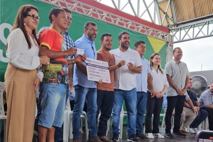 Em Manacapuru, Governo do Amazonas entrega R$ 1,3 milhão em crédito a produtores rurais locais