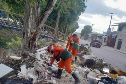 Prefeitura de Manaus realiza serviços de limpeza no igarapé do Passarinho