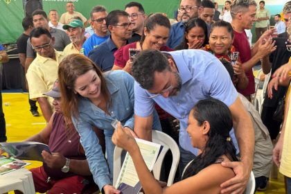 Moradores de Novo Airão celebram a conquista do título definitivo em ação de regularização fundiária do Governo do Estado