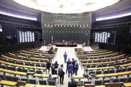 Câmara analisa projeto do ajuste fiscal que prevê novo limite de gastos em caso de déficit; acompanhe