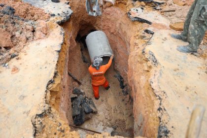 Prefeitura identifica rompimento de tubulação na avenida Autaz Mirim e conclui serviços em cinco horas de trabalho