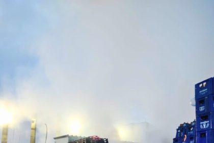 Corpo de Bombeiros combate incêndio de grande proporção em fábrica de bebidas