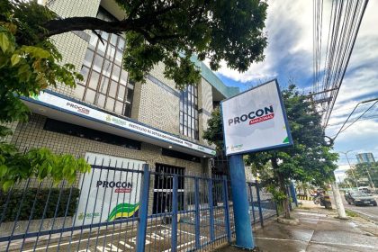 Procon-AM alerta sobre cobrança indevida de taxas extras em pagamentos com PIX