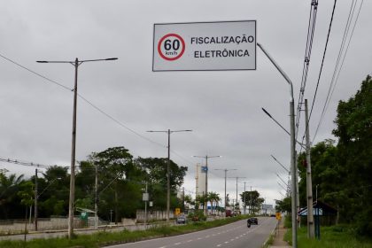 Infrações registradas na avenida do Turismo caem 90% após início de notificações dos radares instalados pela Prefeitura de Manaus