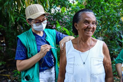 Vacina contra influenza está disponível para pessoas a partir de seis meses de idade até sexta-feira