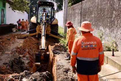 Prefeitura de Manaus realiza obra emergencial de drenagem profunda no bairro Flores