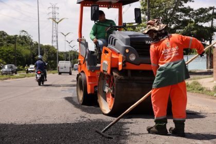 Prefeitura de Manaus realiza recuperação asfáltica no bairro Novo Aleixo 