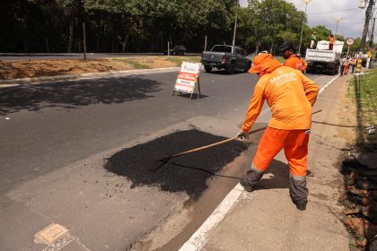 Avenida do Turismo recebe serviços de manutenção asfáltica da Prefeitura de Manaus