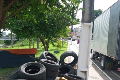 Prefeitura de Manaus realiza ações de recolhimento de pneus e limpeza urbana