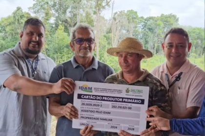 Agricultores familiares da zona rural de Manaus recebem documentos emitidos pelo Idam