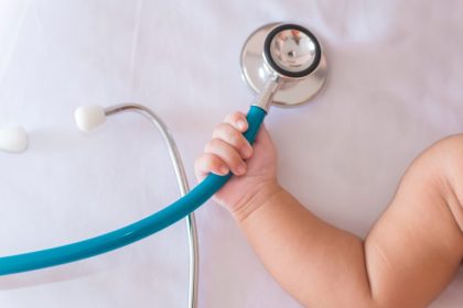 Lei inclui teste para detectar fibrodisplasia ossificante na triagem neonatal
