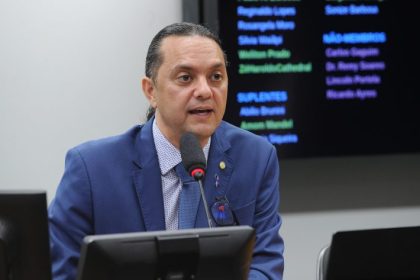 Comissão aprova projeto que concede gratuidade na justiça para pacientes com câncer e pessoas com deficiência