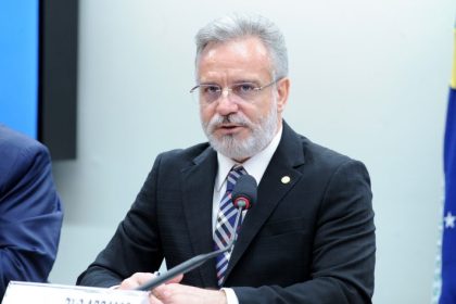 Comissão aprova projeto que torna obrigatório anexar imagem da placa em notificação por radar