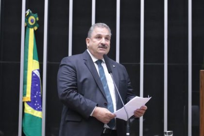 Comissão aprova projeto que cria vale-táxi para idosos e mães em situação vulnerável