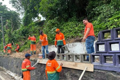 Prefeitura de Manaus realiza manutenção na passagem de pedestres na avenida Mário Ypiranga