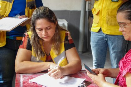 Prefeitura de Manaus presta auxílio às famílias atingidas por incêndio no beco Sucupira