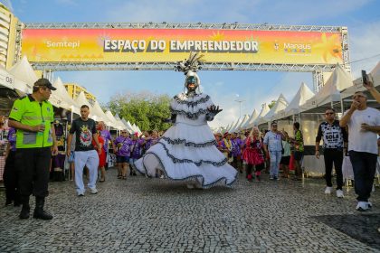 ‘Empreende Folia 2025’ fortalece economia criativa e leva alegria ao calçadão da Ponta Negra