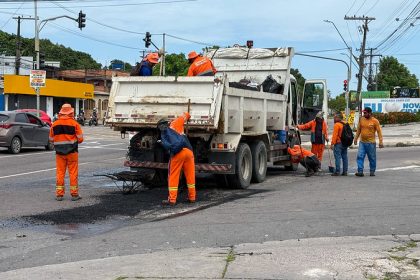 Prefeitura de Manaus trabalha na recuperação asfáltica da avenida Margarita