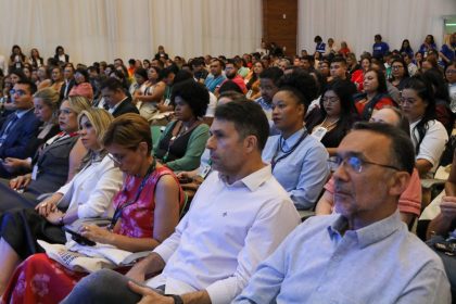 Governador Wilson Lima destaca fortalecimento da rede pública de saúde do Amazonas durante abertura de evento com gestores municipais