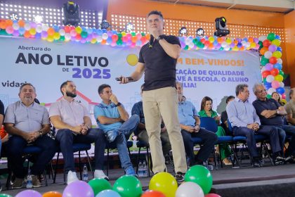 Prefeito David Almeida abre ano letivo de 2025