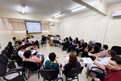 Maternidade Moura Tapajóz promove roda de conversa sobre fibromialgia em alusão ao ‘Fevereiro Roxo e Laranja’