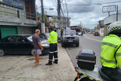 Operação ‘Calçada Livre’ autua 18 veículos na zona Norte