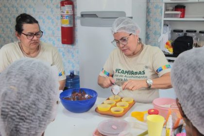 Prefeitura de Manaus realiza oficina de cupcake para mulheres acolhidas pela Ycamiabas