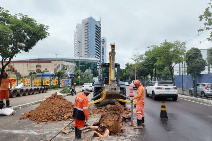 Prefeitura de Manaus recupera rede de drenagem profunda na avenida Jornalista Humberto Calderaro