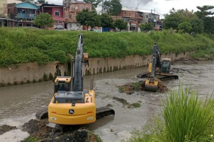 Prefeitura intensifica limpeza dos igarapés para prevenir alagamentos e melhorar a qualidade de vida dos manauaras