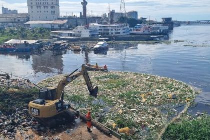Prefeitura intensifica limpeza na orla do rio Negro e reforça conscientização sobre descarte irregular