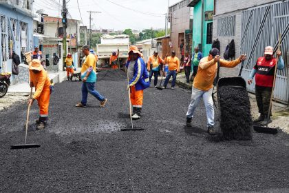 Manutenção asfáltica na comunidade Gustavo Nascimento
