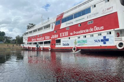 Barco São João XXIII soma 355 atendimentos no primeiro dia de expedição, em Novo Airão