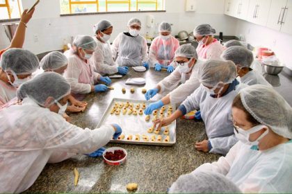 Projeto Padaria Artesanal retoma aulas no CECF Teonízia Lobo