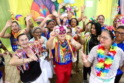 Centros de Convivência realizam bailes de carnaval para a comunidade